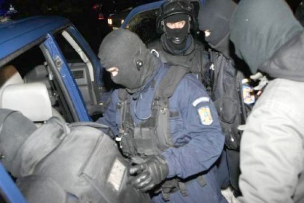Poliţist din Ialomiţa, mutilat cu o sticlă de un constănţean. 7 tineri din Topalu, săltaţi după incident